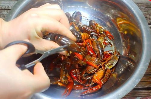 飯店蒜蓉小龍蝦為啥好吃？大廚教你正宗做法，原來要放這些調料